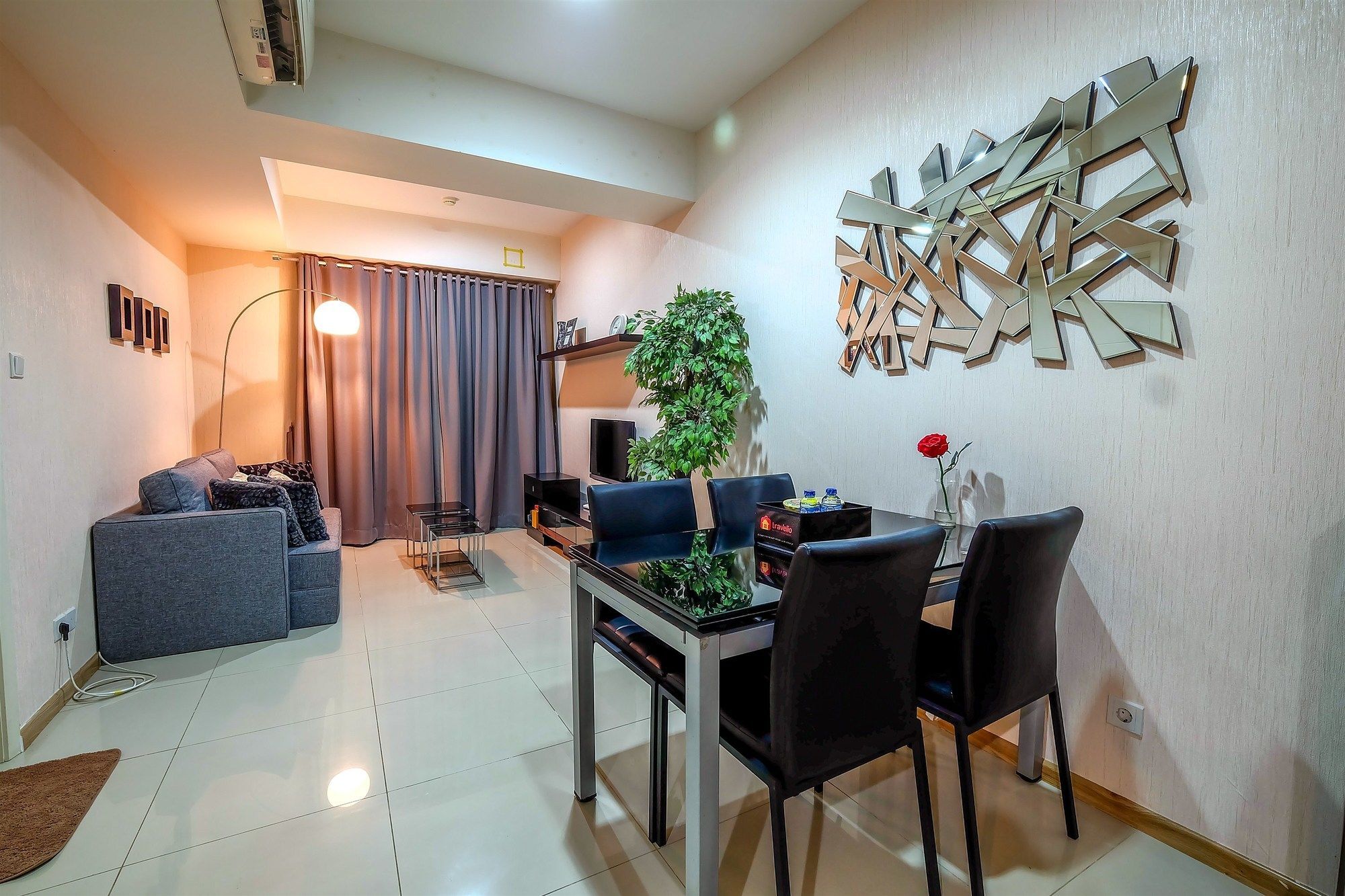 1 Bedroom Apartment Casa Grande Residence By Travelio جاكرتا المظهر الخارجي الصورة